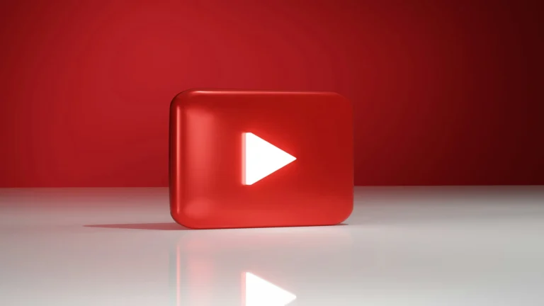 光るYouTubeロゴ