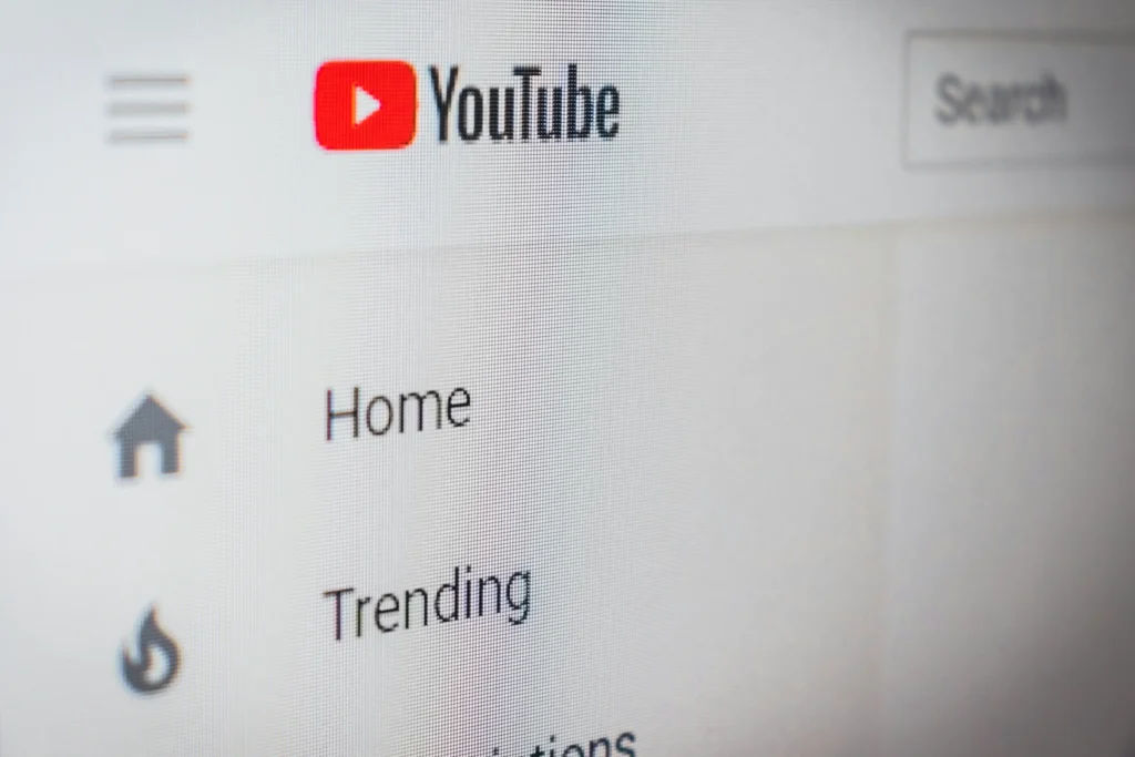 YouTubeホーム画面