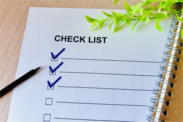 「CHECK LIST」と書かれたノート
